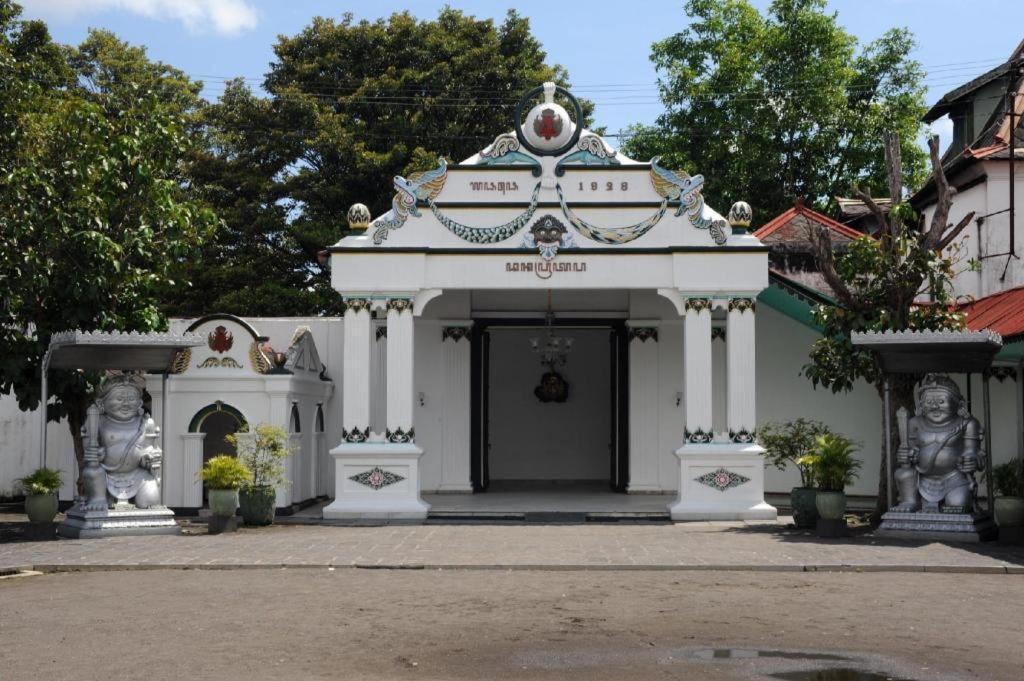Happy Family Hotel Yogyakarta Extérieur photo